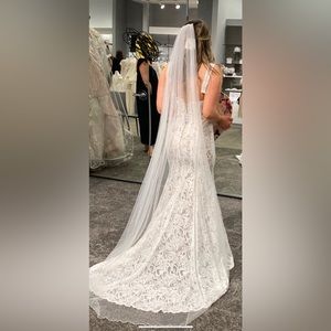 Wedding dress size 8 off-white ivory